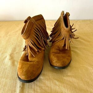 Great condition. Suede ankle boots for women or girls, size 6